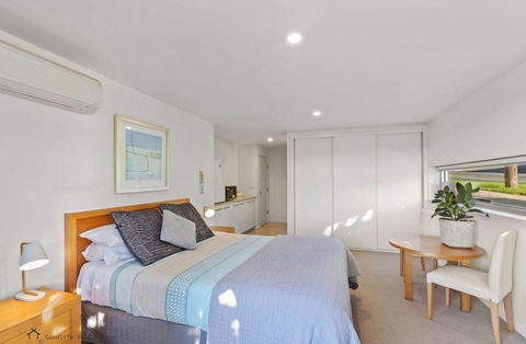 Apollo Blue Oceanview Unit 1- B Free WIFI - Accommodation Whitsundays 2
