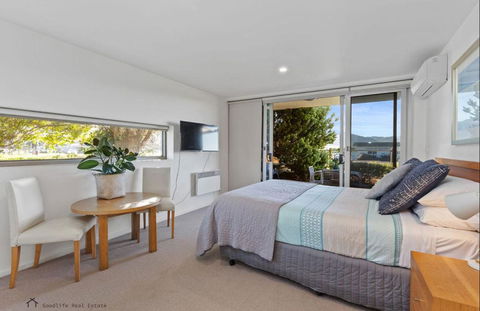 Apollo Blue Oceanview Unit 1- B Free WIFI - Accommodation Whitsundays 1