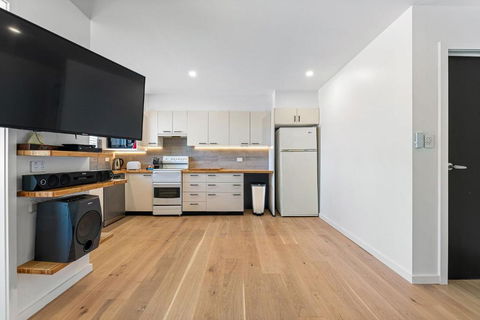 Apollo Unit 4 - Ground Floor - Block A - Accommodation Whitsundays 3