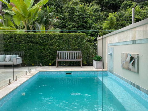 AQUA Beachfront Villa Port Douglas - Accommodation Whitsundays 4