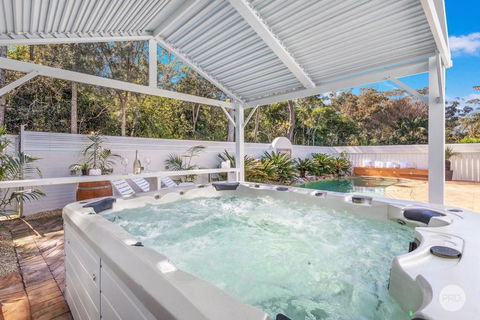 Aquablue Holiday Home - Hot Spa & Pool - 2m Walk To Beaches - Accommodation Whitsundays 1