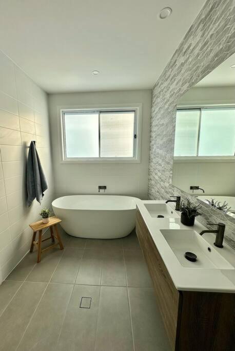 Aquila Beach Retreat - Accommodation Whitsundays 1