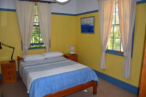 Arakoon House 1 - Bring Your Own Linen - Accommodation Whitsundays 4