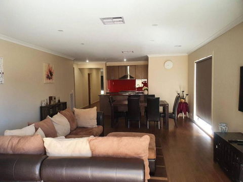 Ararat - Accommodation Whitsundays 0
