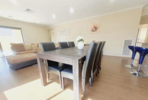 Ararat - Accommodation Whitsundays 3