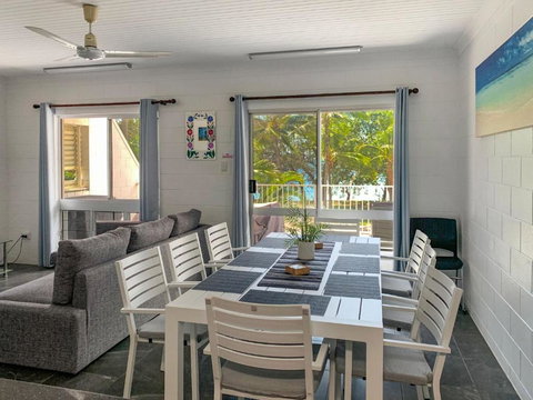 Arcadia Beach Unit 3 - Accommodation Whitsundays 0