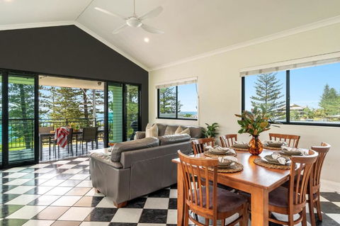 Arcoola 1 - Overlooking Main Beach - Accommodation Whitsundays 3