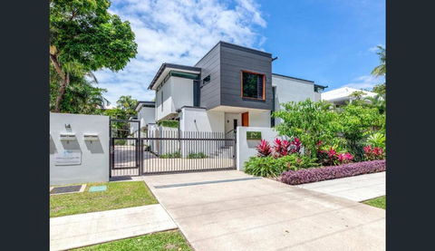 Aria Port Douglas Villas - Villa 1 - Accommodation Whitsundays 1