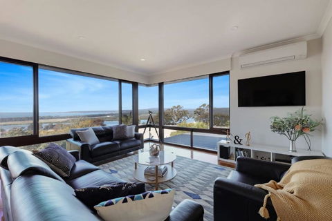 Arrawong - Accommodation Whitsundays 0