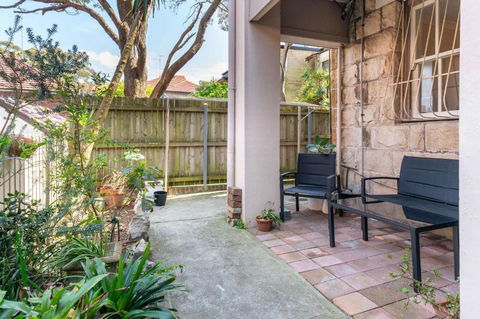Art Deco 1 Bed Apt Close To Beach & CBD - Accommodation Whitsundays 2