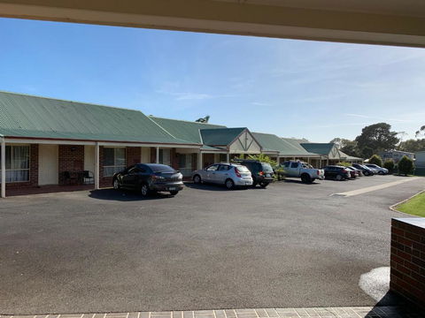 Arthur Phillip Motor Inn - Accommodation Whitsundays 3