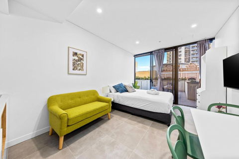 Arthur Hotel Bondi Junction No Reception And House Keeping No Sofa Bed - Accommodation Whitsundays 0