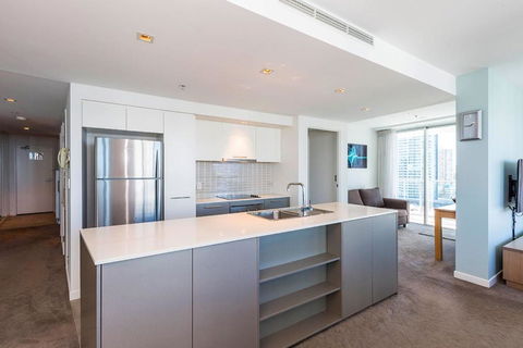 Artique Surfers Paradise - Official - Accommodation Whitsundays 1