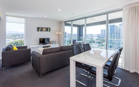 Artique Surfers Paradise - Official - Accommodation Whitsundays 3