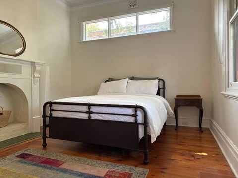 Artsy North Melbourne 2-Bedder - Accommodation Whitsundays 2