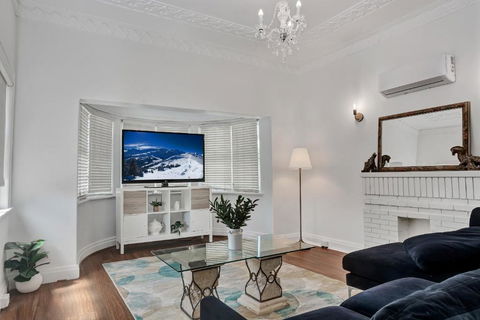 Ashgrove Home - Accommodation Whitsundays 1