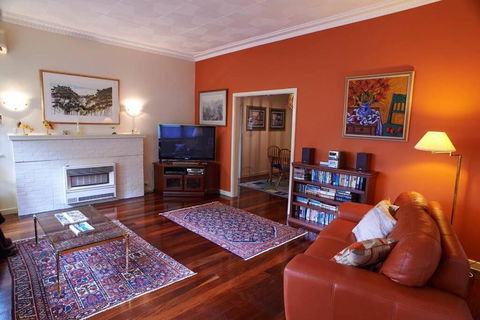 Asrama Albany - Accommodation Whitsundays 0