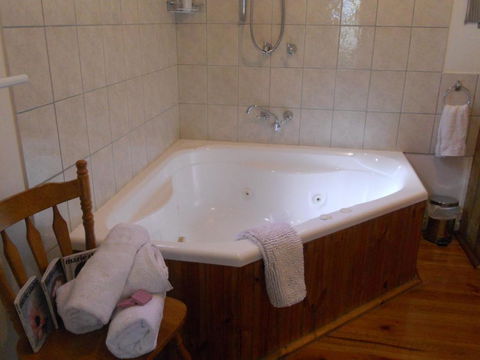 Astley Cottage - Accommodation Whitsundays 3
