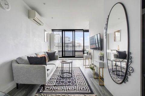 Aura Off Flinders Lane - A City Centre Balcony Abode - Accommodation Whitsundays 0