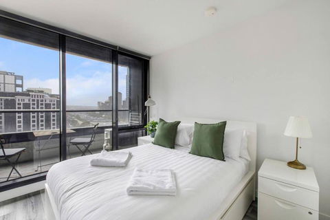 Aura Off Flinders Lane - A City Centre Balcony Abode - Accommodation Whitsundays 2
