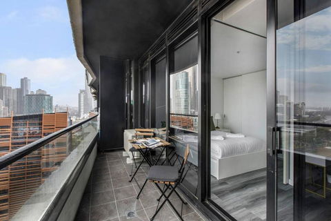 Aura Off Flinders Lane - A City Centre Balcony Abode - Accommodation Whitsundays 3