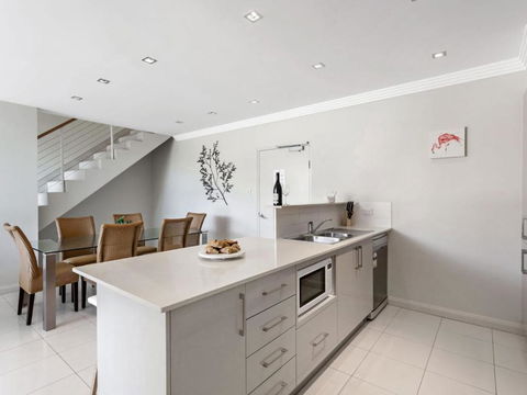 Aura Apartments Unit 13 59 Shoal Bay Road - Accommodation Whitsundays 4