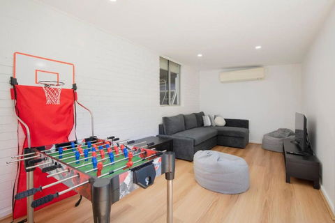 Aurora Grove - A Familly Retreat At Caves Beach - Accommodation Whitsundays 2