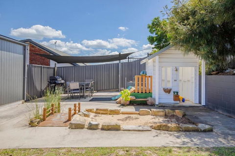 Aurora Grove - A Familly Retreat At Caves Beach - Accommodation Whitsundays 3