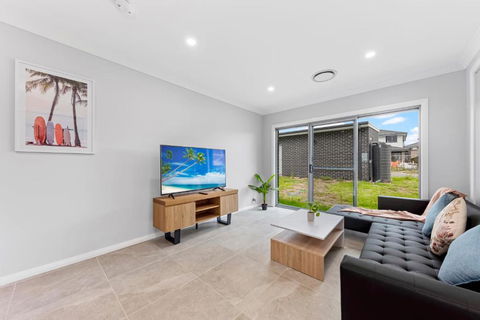 Austral Brand New 3Br House With WiFi & Parking - Accommodation Whitsundays 1