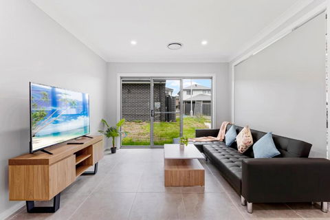 Austral Brand New 3Br House With WiFi & Parking - Accommodation Whitsundays 2
