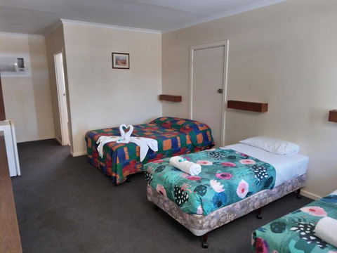 Austral Inn - Accommodation Whitsundays 2