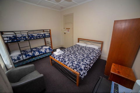 Australian Hotel - Accommodation Whitsundays 1