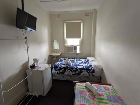 Australian Hotel - Accommodation Whitsundays 2