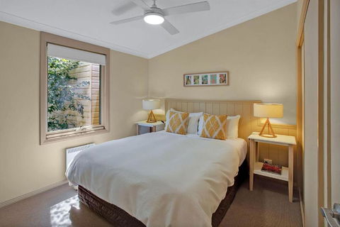 Autumn Abode Cottages - One - Accommodation Whitsundays 3