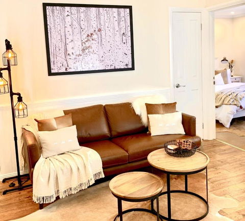 Autumn Beauty - Country Cottage 7 - Accommodation Whitsundays 3