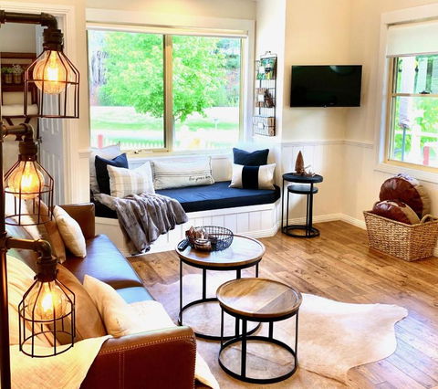 Autumn Beauty - Country Cottage 7 - Accommodation Whitsundays 4