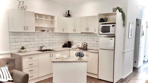 Autumn Beauty - Garden Cottage 4 - Accommodation Whitsundays 4