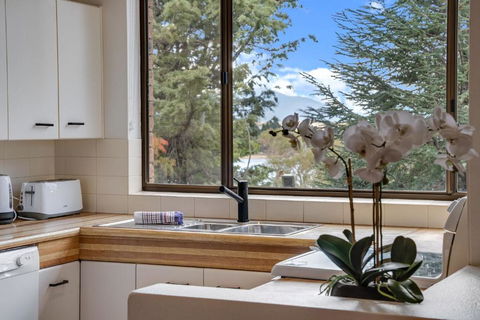 Avalanche 3 - 3BR Apartment L Central Location L Balcony L WiFi - Accommodation Whitsundays 3