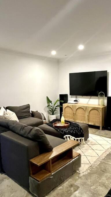Avalon Beach Guesthouse - Accommodation Whitsundays 4