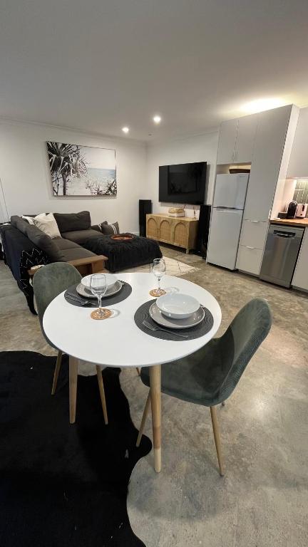 Avalon Beach Guesthouse - Accommodation Whitsundays 2