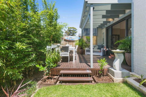 Avenue Escape - Contemporary Living At Corrimal - Accommodation Whitsundays 0