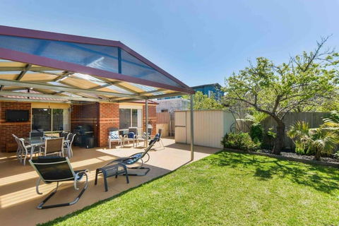 Avenue Family Retreat - Accommodation Whitsundays 1