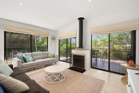 Avoca Beach Living - Accommodation Whitsundays 3