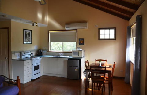Avoca Cottages VICTORIA - Accommodation Whitsundays 4