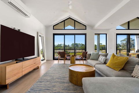 Awakening Broadbeach - Wifi, Linen - Accommodation Whitsundays 3