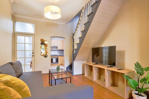 Awesome 2 Bedroom House Surry Hills - Accommodation Whitsundays 1