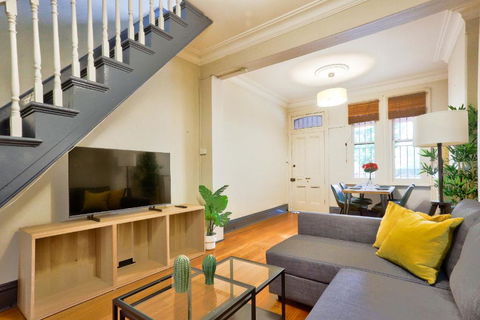 Awesome 2 Bedroom House Surry Hills - Accommodation Whitsundays 0