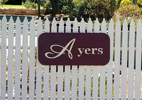 Ayers Burra - Historical 1851 Cottage - Accommodation Whitsundays 2