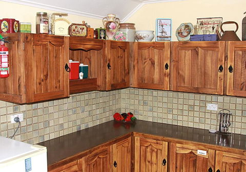 Ayers Burra - Historical 1851 Cottage - Accommodation Whitsundays 4