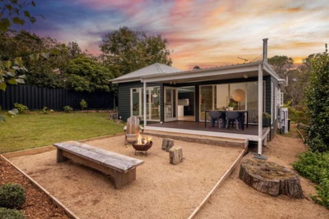 Ayla Cottage - Cosy Escape - Accommodation Whitsundays 0
